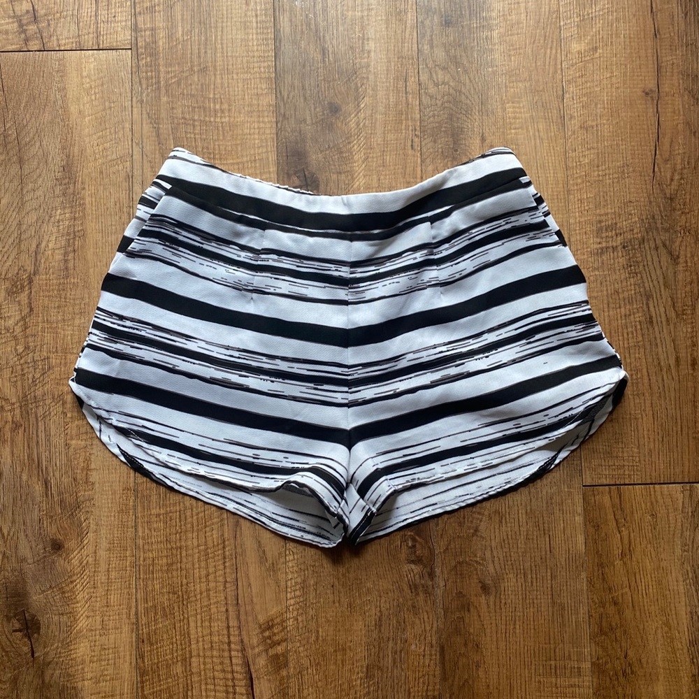 Glamorous black & white striped patterned shorts